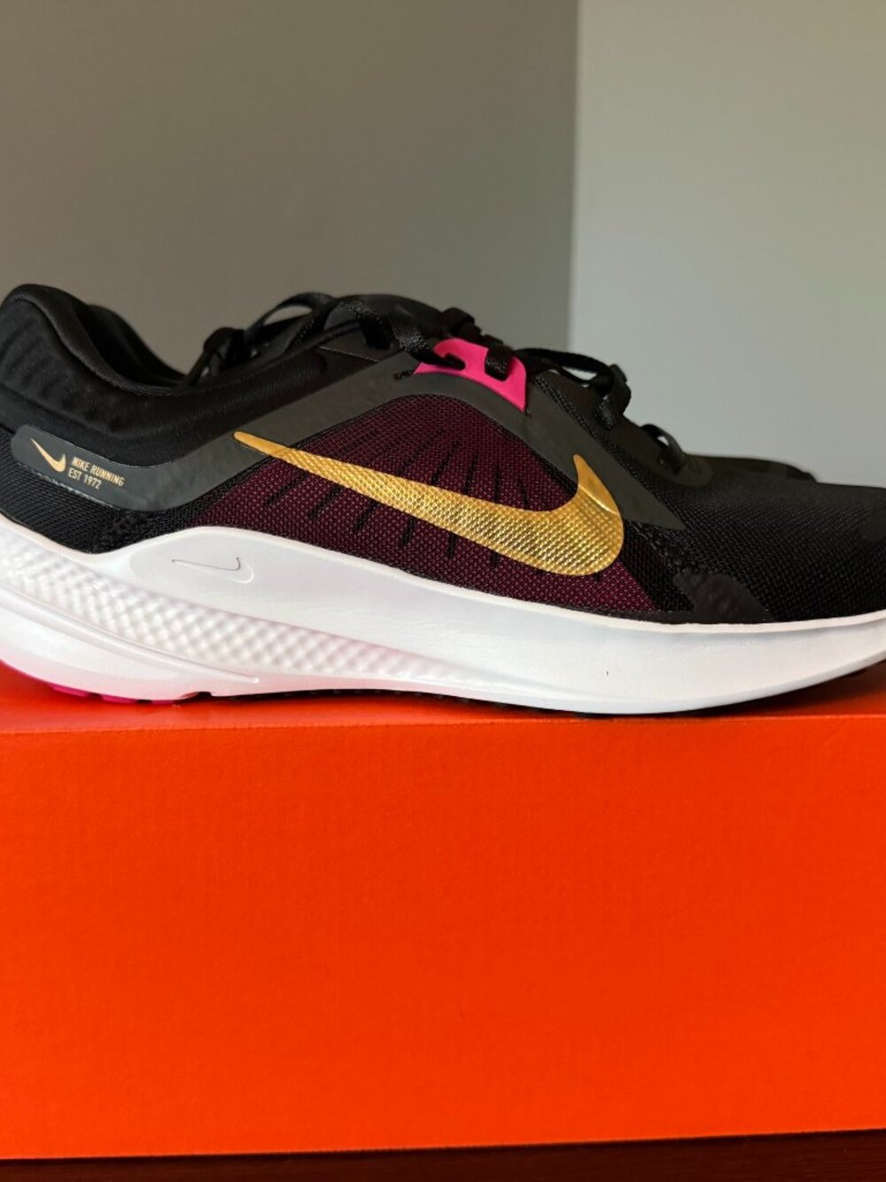 Nike Women's Quest 5 Road Sneakers – Black / Metallic Gold / Berry Pink (US8)